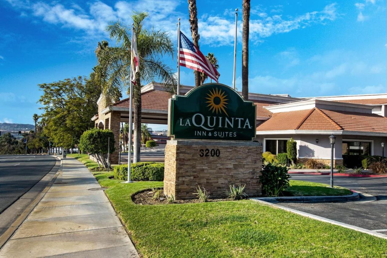 La Quinta By Wyndham Pomona Hotel Bagian luar foto